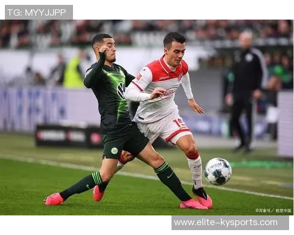 维迪斯与赫拉克的精彩对决揭示了足球战术与团队合作的完美结合